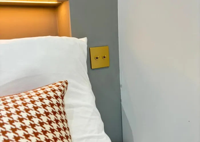 Urban Goncourt Hotel *
